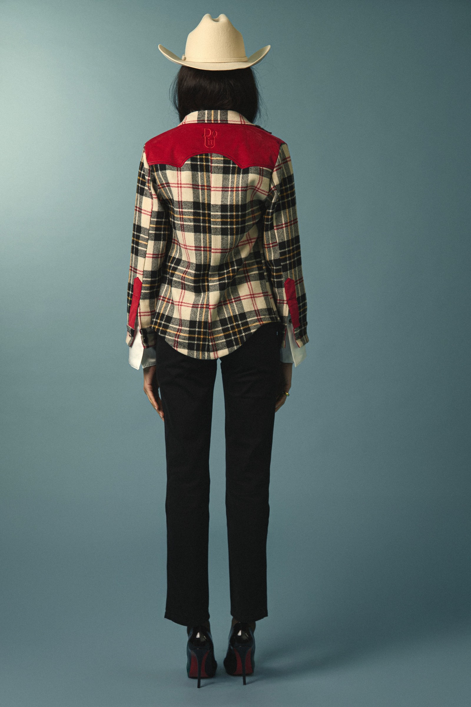 KATHARINA SOBRECAMISA 27